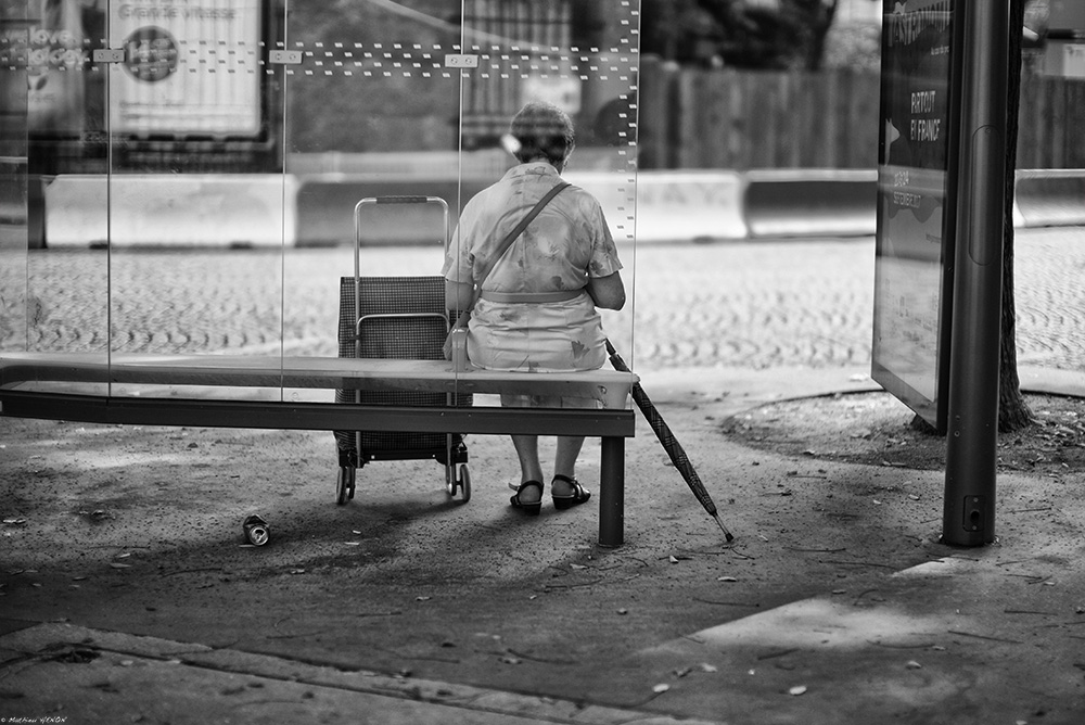 En attendant le bus.jpg