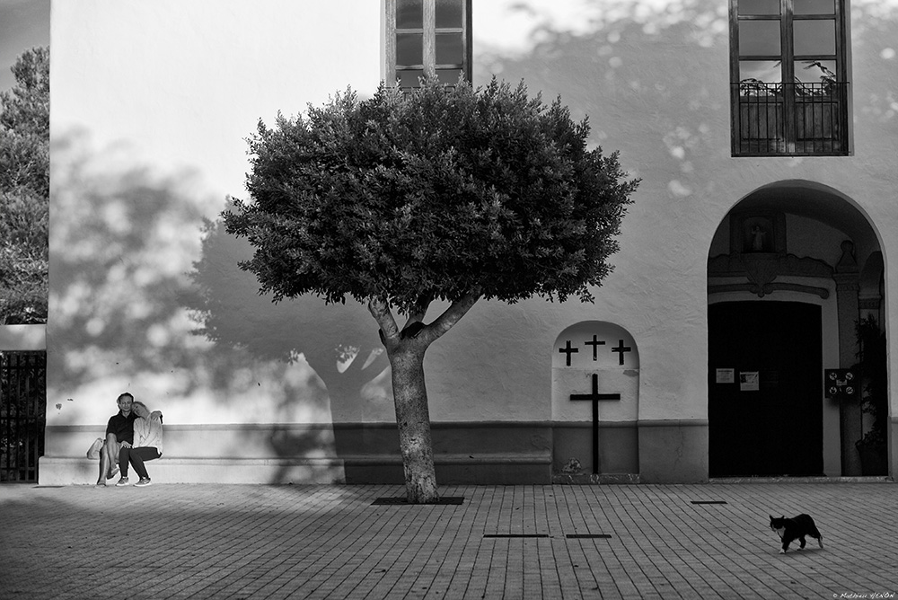 Devant l'église.jpg