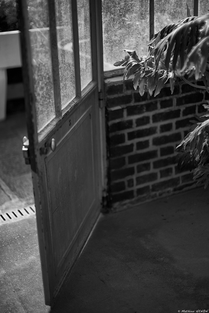 La porte ouverte à toutes les fenêtres.jpg