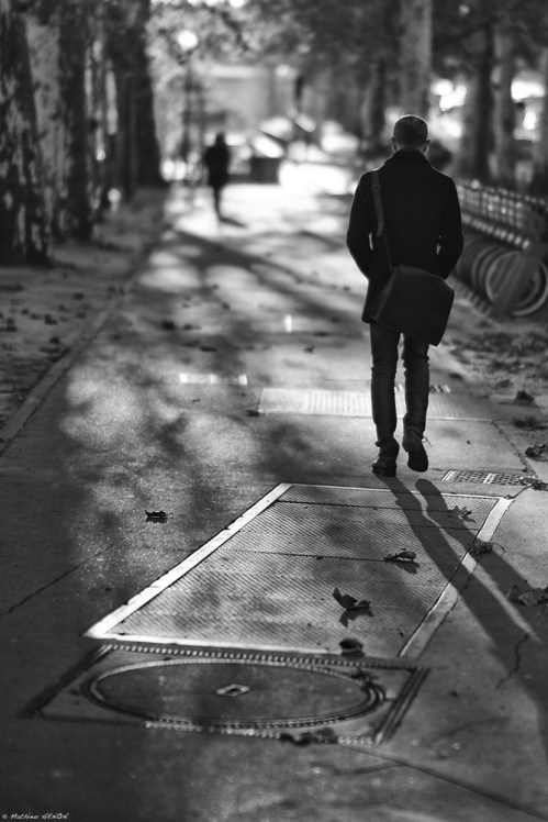 A côté de la plaque.jpg